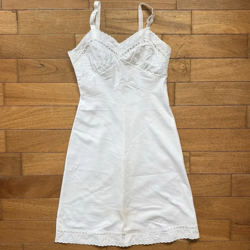 VTG 60s MCM Her Majesty Cotton Eyelet Full Slip Girl Sz 9/10 Adjust Straps USA